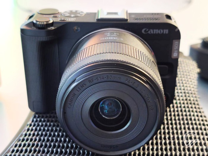 Canon EOS R50 V Front