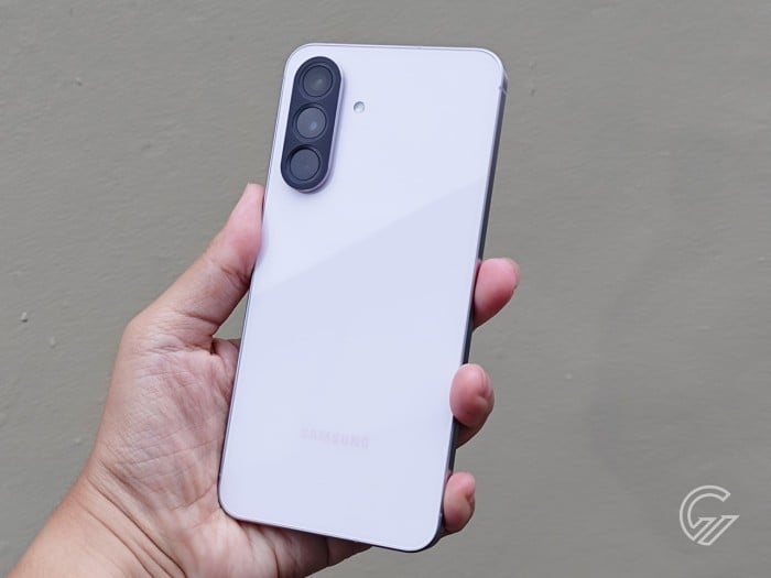 Samsung Galaxy A56 5G - Back Diagonal Handson