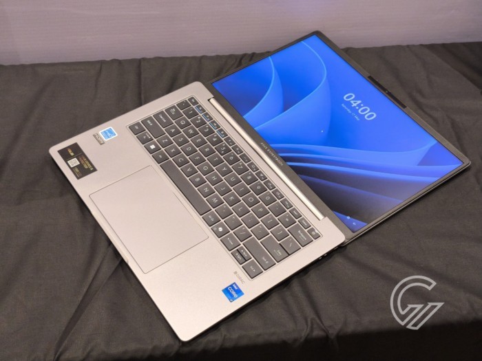 ASUS ExpertBook P3 lurus