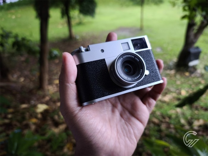 FUJIFILM X half handson