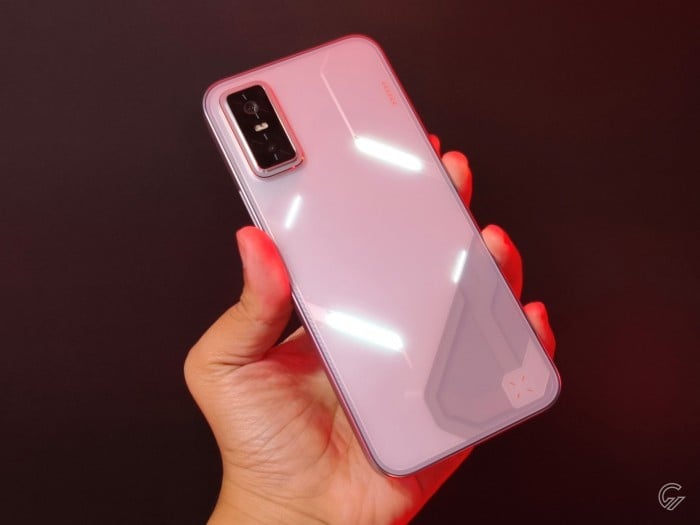 Infinix GT 30 Pro - Diagonal Lamp