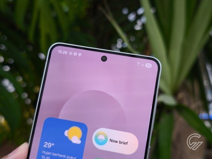 Samsung-Galaxy-S25-Edge-Half-Top-Display