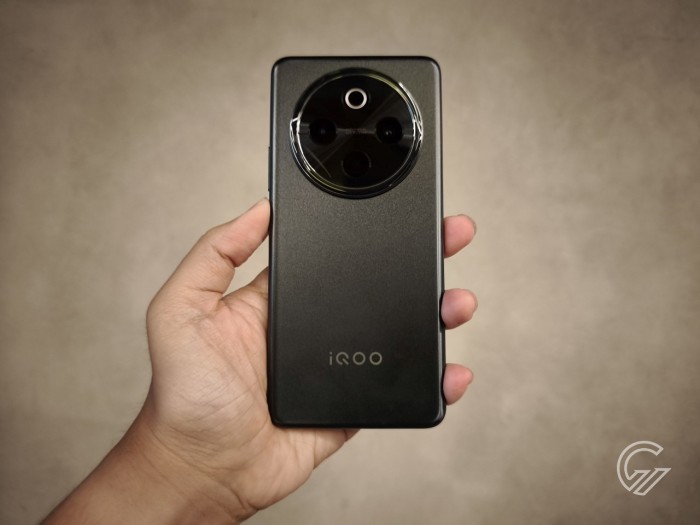 iQOO-Z10-Back-Center