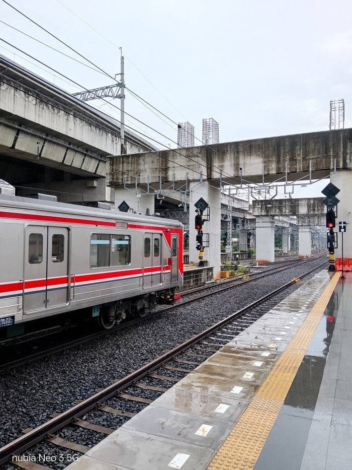 nubia-Neo-3-5G-CommuterLine