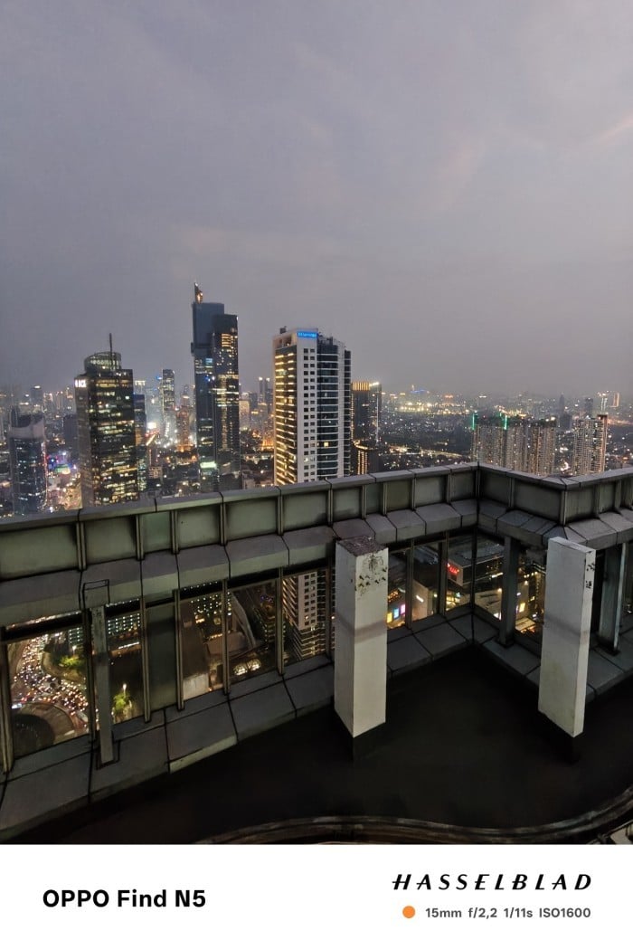 OPPO-Find-N5-GedungMalam-Ultrawide