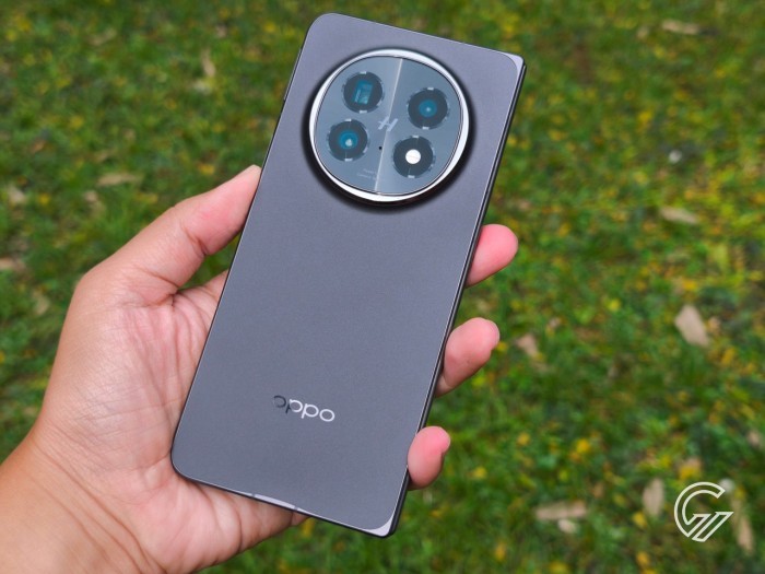 OPPO Find N5 - Kamera Diagonal Kanan