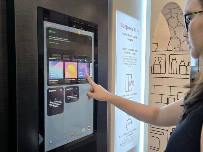 Samsung Bespoke AI with Family Hub (2)
