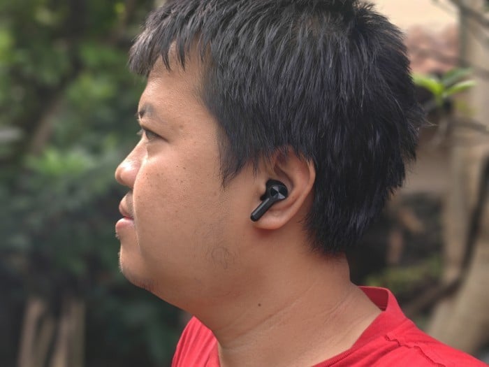 realme-Buds-T200-Lite-Wear