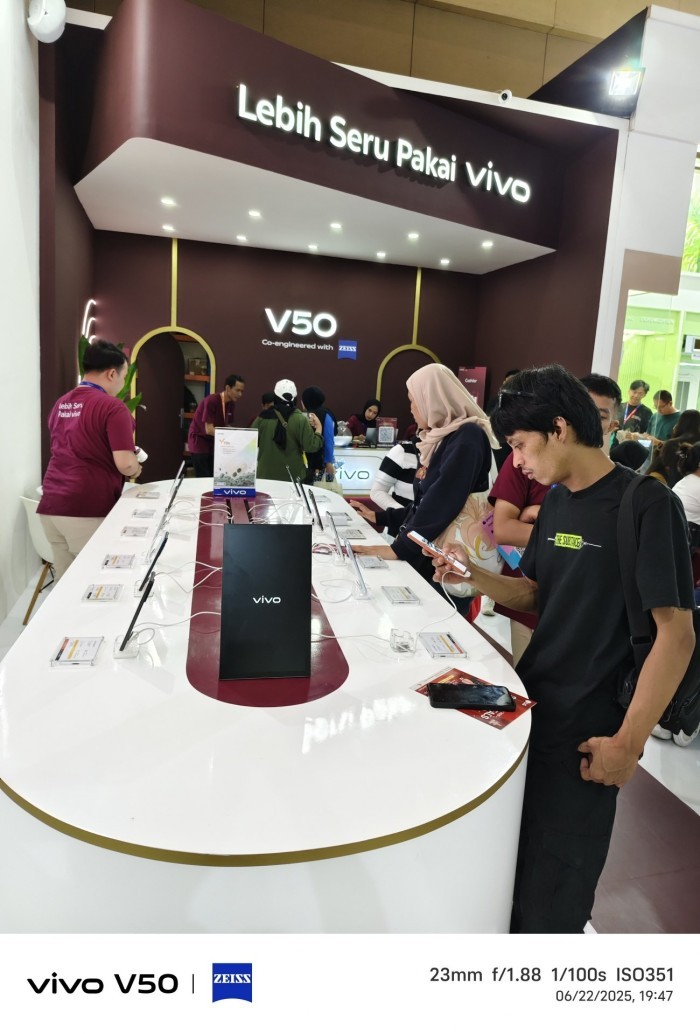 vivo-V50-5G-Booth