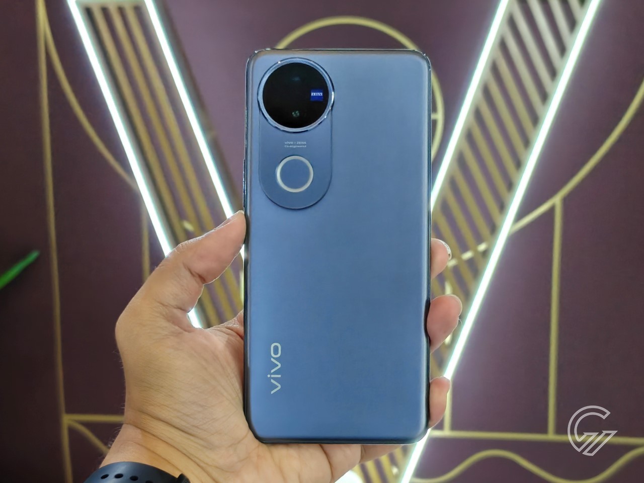 vivo-V50-5G-Booth-Back