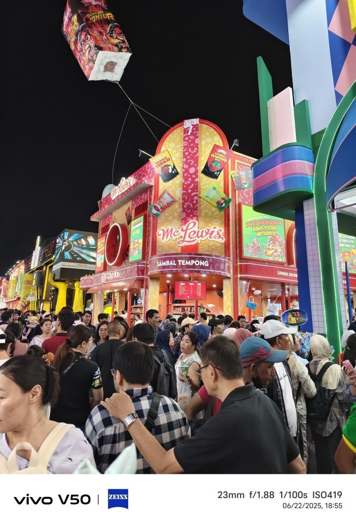 vivo-V50-5G-JakartaFair-1xZoom