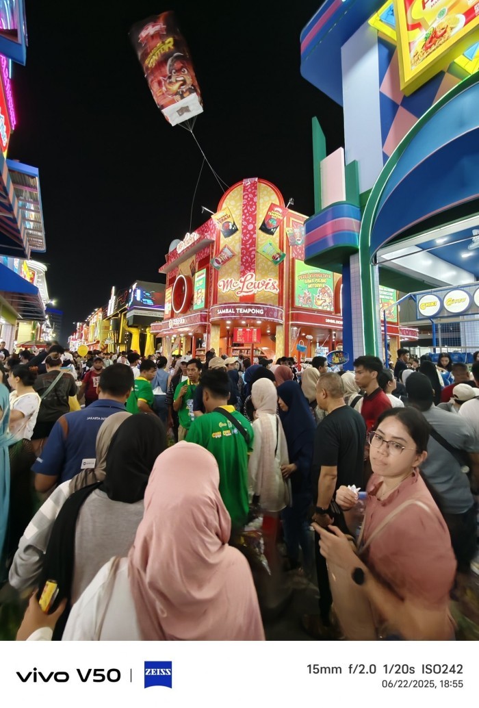 vivo-V50-5G-JakartaFair-Ultrawide