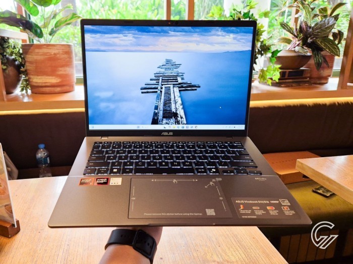 ASUS Vivobook S14 Varian OLED dan AMD (2)