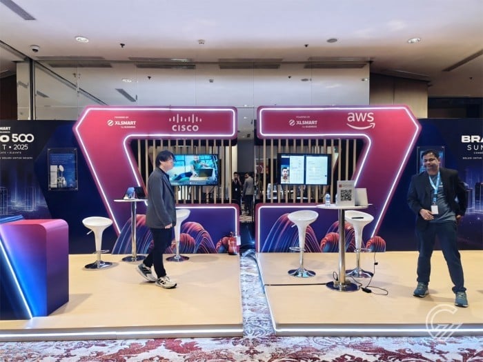 XL SMART BRAVO 500 SUMMIT Booth