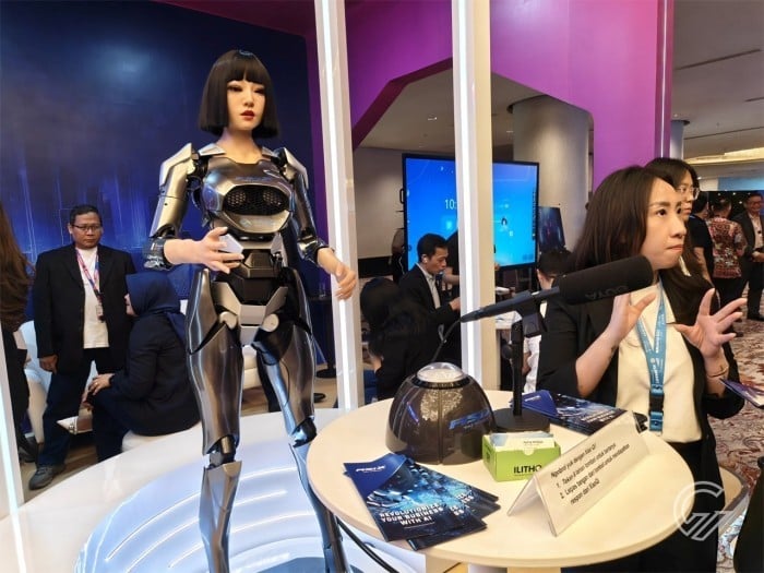 XL SMART BRAVO 500 SUMMIT Robot Woman