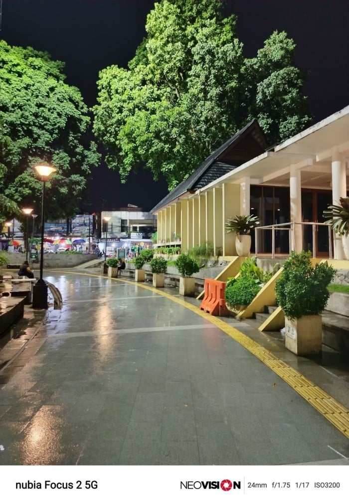 nubia-Focus-2-5G-Alun-alun-Malam