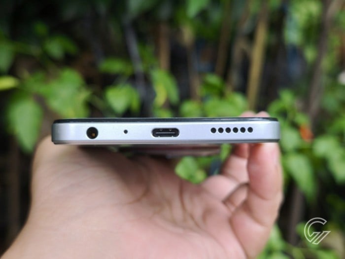nubia-Focus-2-5G-Bottom