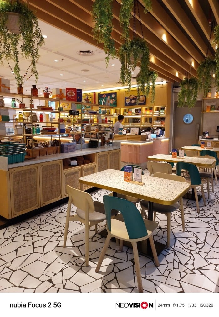 nubia-Focus-2-5G-Restoran