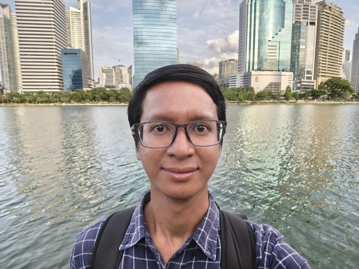 AI-Recompose-Foto-Asli