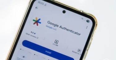 Aplikasi Authenticator di Play Store