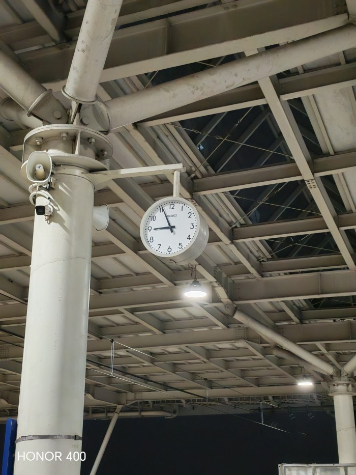 HONOR 400 - Jam Stasiun - NightMode