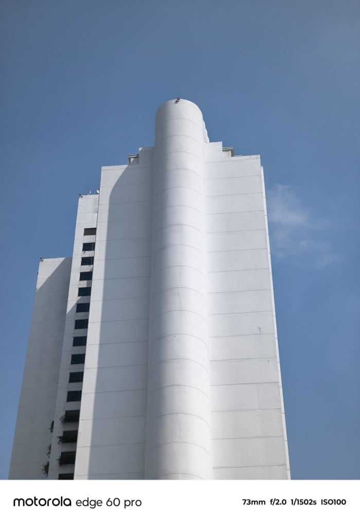 Motorola-Edge-60-Pro-Gedung-Putih-3xZoom