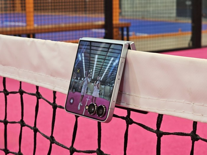 Olahraga Padel dengan Galaxy Z Flip7 (6)