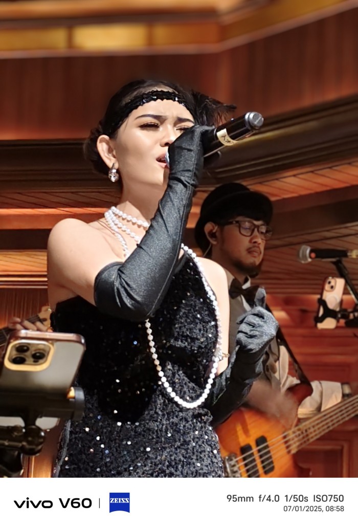 Vivo-V60-Singerwomen