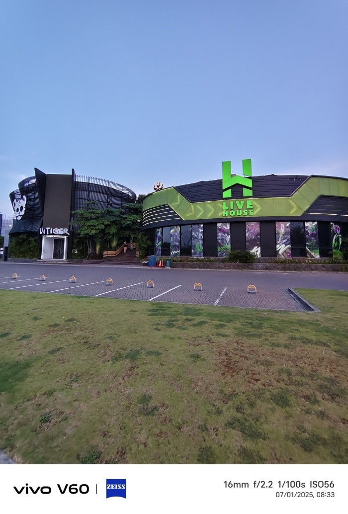 vivo-V60-Gedung-Ultrawide