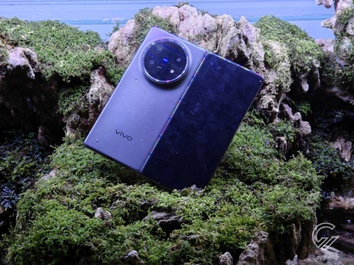 vivo-X-Fold5-BackRumput