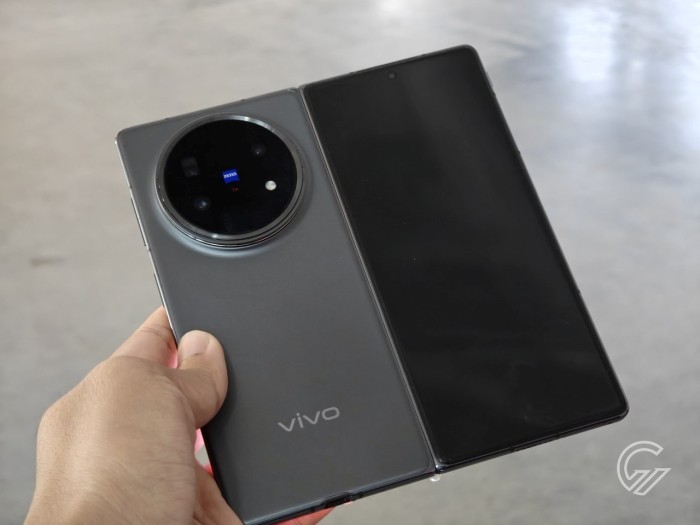 vivo-X-Fold5-BelakangBentang