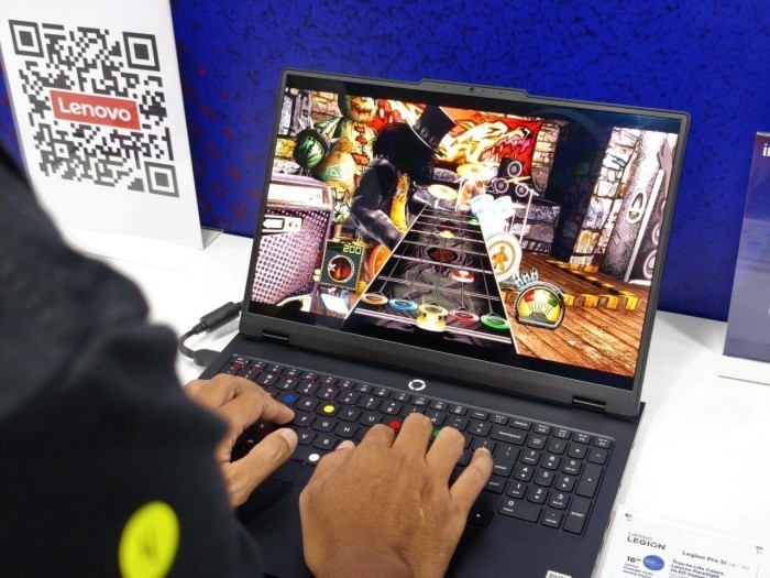 Lenovo-Smarter-Experience-GuitarHero