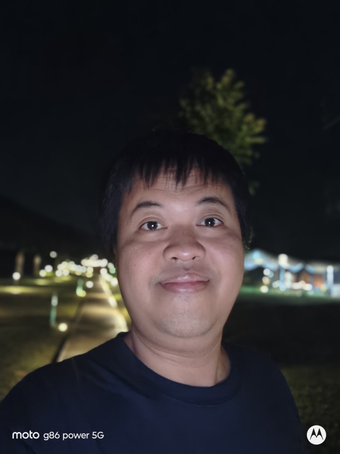 Moto-G86-Power-Selfie-Malam-Portrait_1920x1440