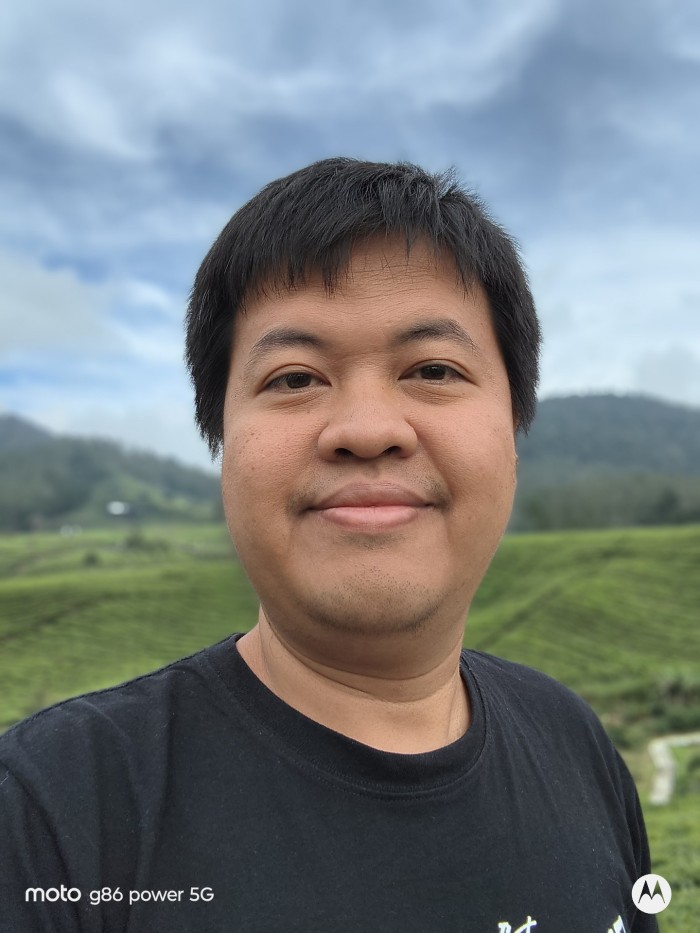 Moto-G86-Power-Selfie-Portrait_1920x1440