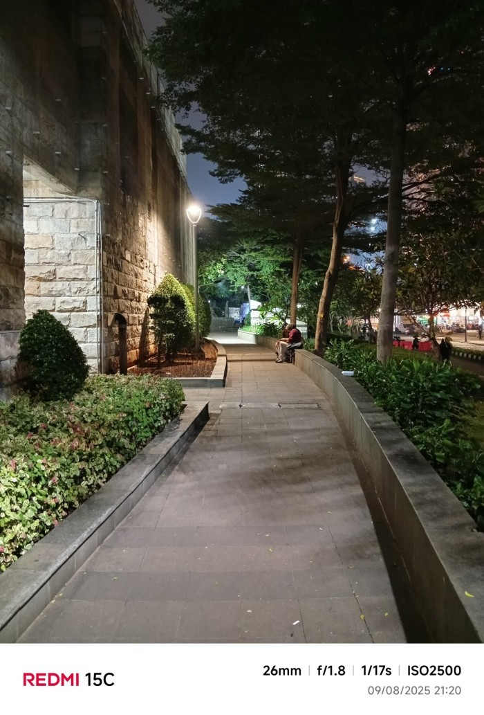 Redmi-15C-Taman-NightMode