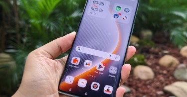 TECNO-POVA-Curve-5G-Diagonal-Right-Handson