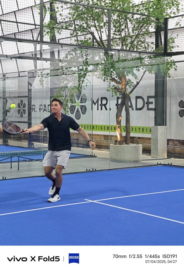vivo-XFold5-PadelAndrewWhiteShot