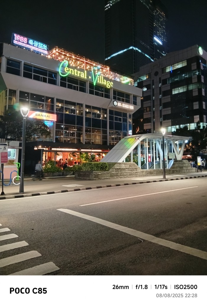 POCO-C85-CentralVillage-NightMode