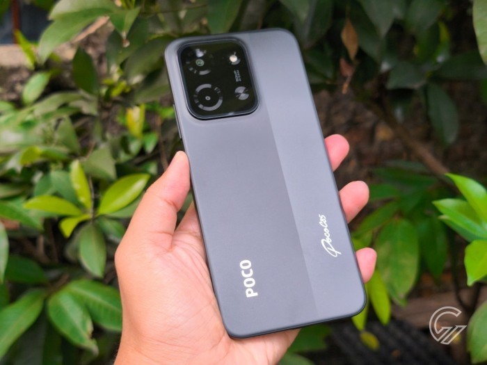 POCO-C85-Diagonal-Back
