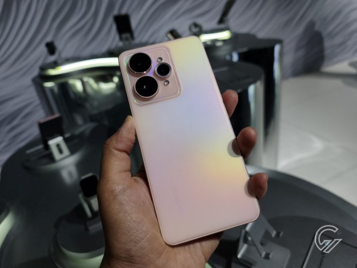 realme-15-Pink-Back