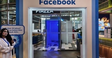 Nyasar ke Dimensi Facebook - Feature
