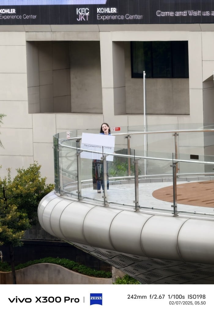 vivo-X300-Pro-ModelMba-10xZoom-242mm