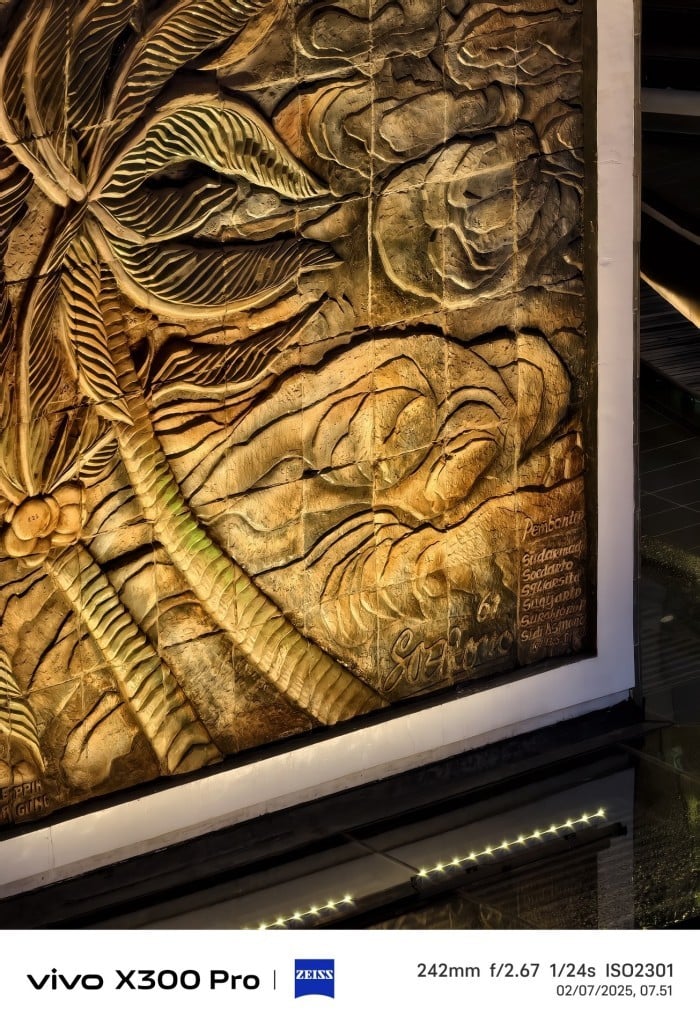 vivo-X300-Pro-NightMode-Gedung-242mm