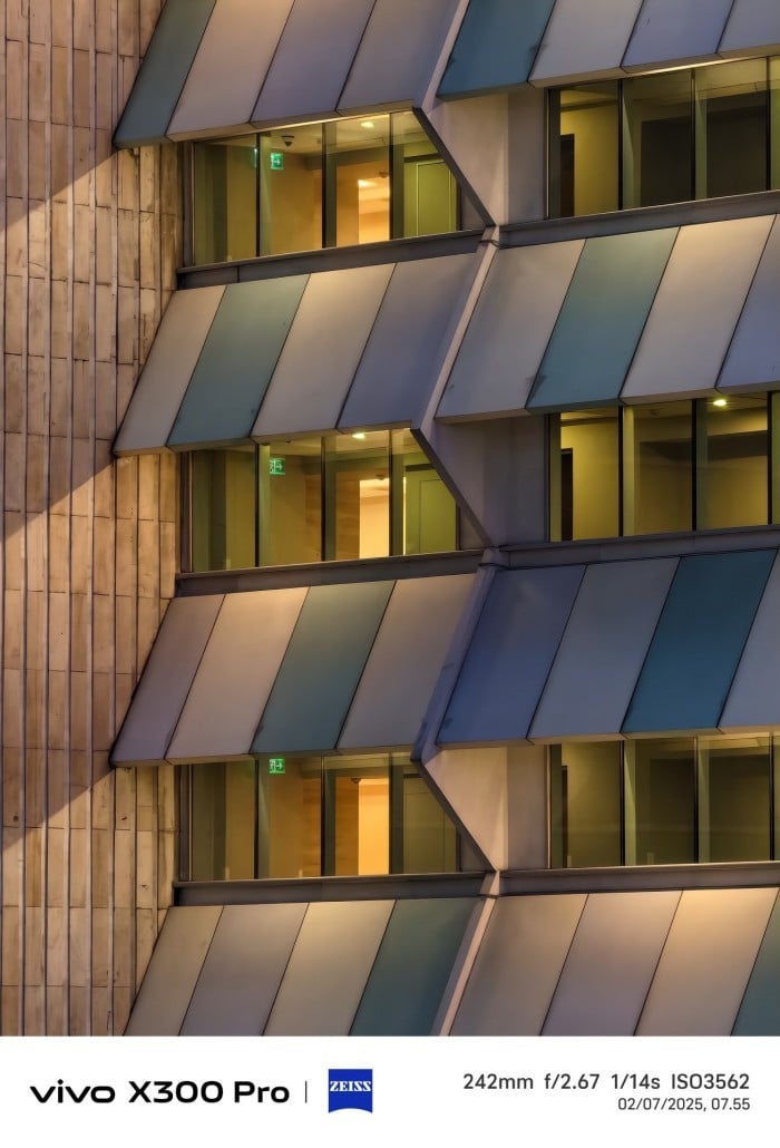 vivo-X300-Pro-NightMode-Kempinski-242mm