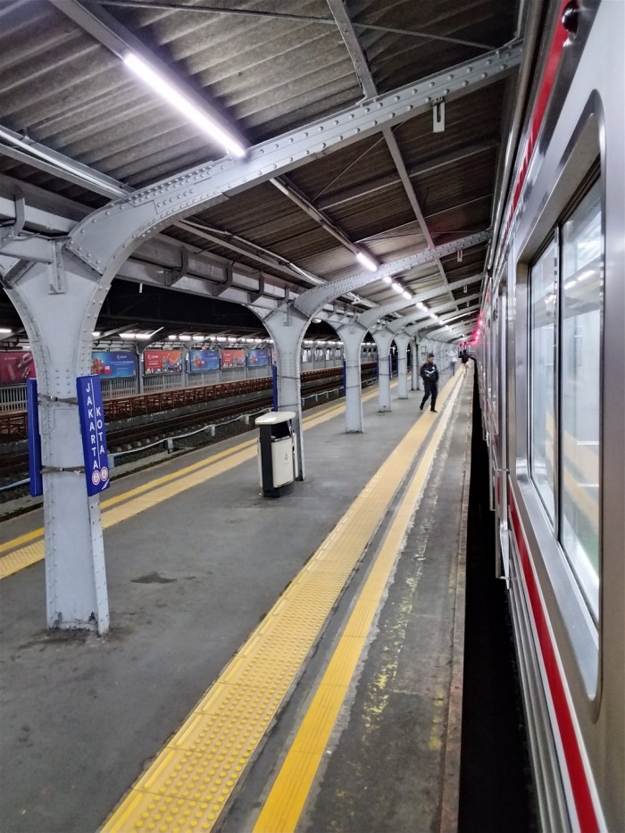 HONOR-Pad-X7-StasiunJakarta-NightMode