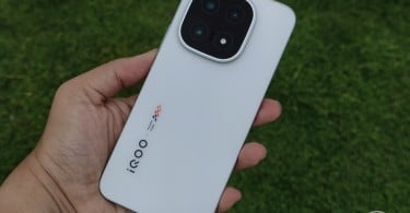 iQOO-15-BackDiagomalLeft