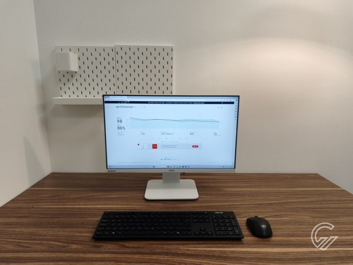 ASUS AIO ExpertCenter PM640KA-Layar