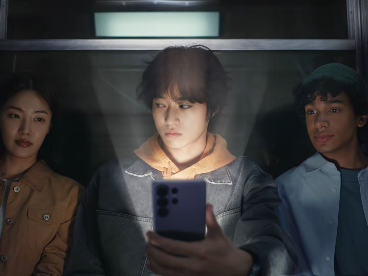 Fitur Samsung Privacy Display Cegah Shoulder Surfing