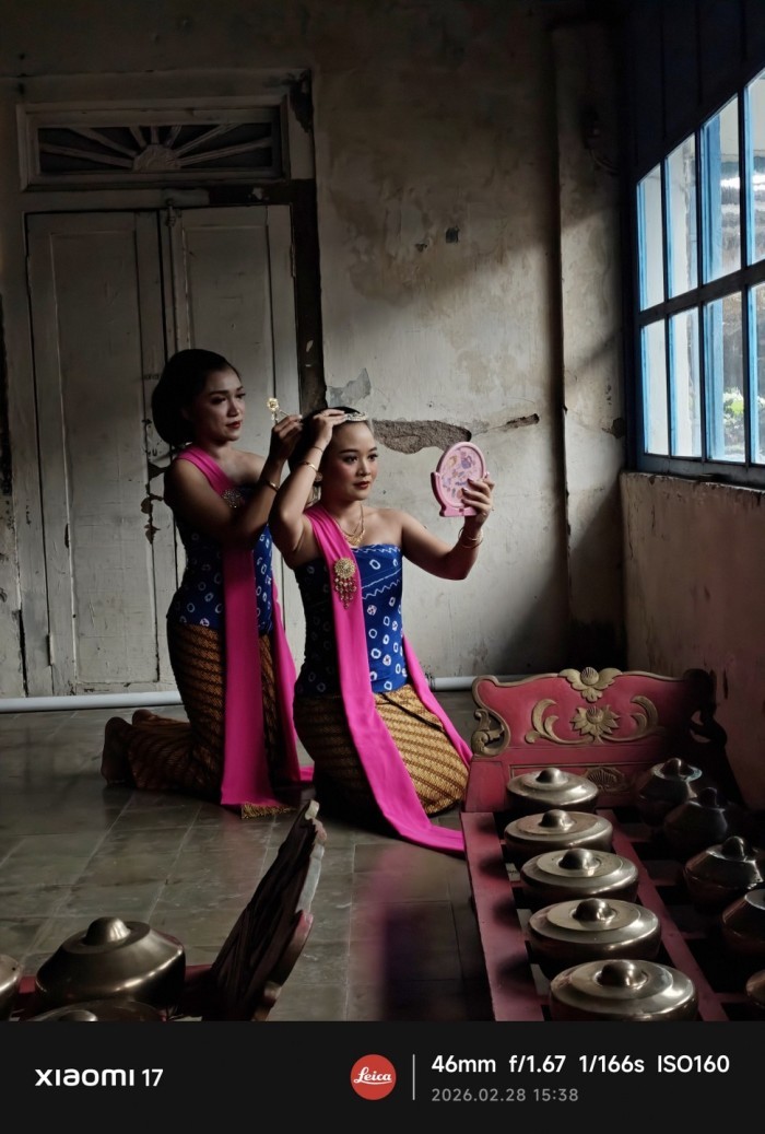 Xiaomi17-Penari-KeratonSolo-2xZoom