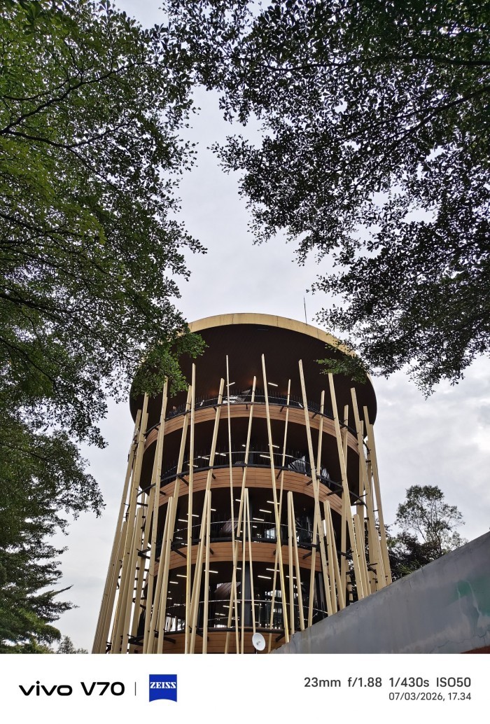 vivo-V70-Menara-1xZoom